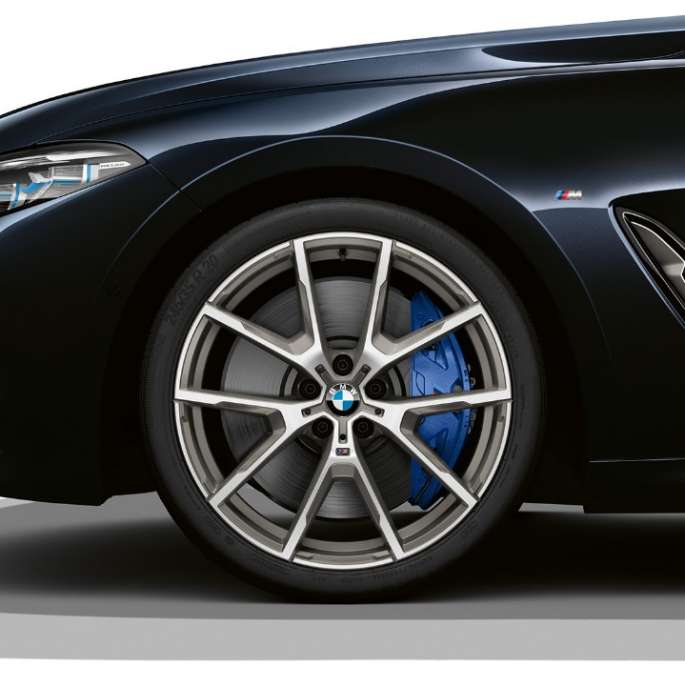 Jantes BMW M 19" en alliage léger, à doubles rayons 727 M, exécution bicolore. BMW Série 8 Coupé, Carbonschwarz metallic, jantes BMW M 19" en alliage léger, à doubles rayons 727 M, exécution bicolore.