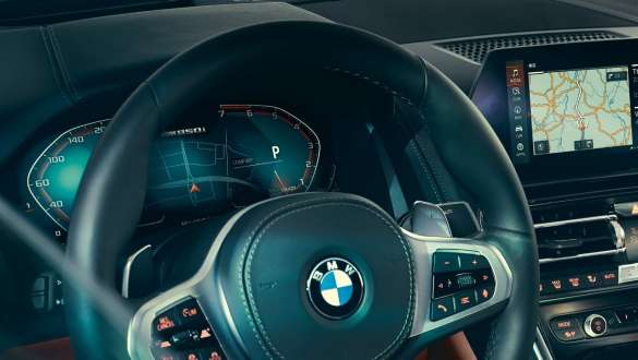 Affichage des instruments. BMW Série 8 Coupé, poste de conduite, volant avec affichage des instruments.