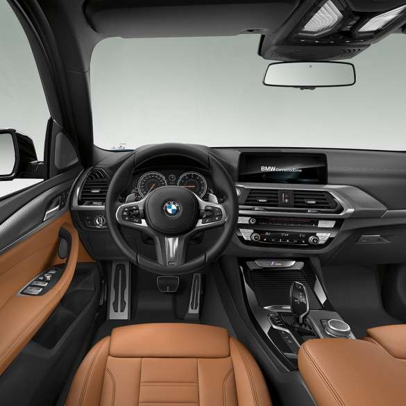 BMW X3 M40i cockpit. Intérieur des BMW X3 M40i, habitacle avec volant M en cuir et sièges M sport.