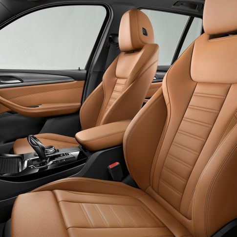 BMW X3 M40i, intérieur. BMW X3 M40i, intérieur sportif et confortable avec sièges sport.