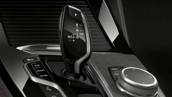 BMW X4 M40i boîte de vitesses sport à 8 rapports Steptronic. Intérieur des BMW X4 M40i sélecteur de vitesses, boîte de vitesses sport à 8 rapports Steptronic.
