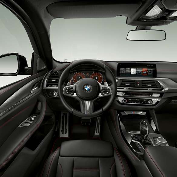 BMW X4 M40i habitacle. Intérieur des BMW X4 M40i habitacle avec volant M en cuir et sièges M sport.