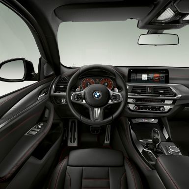 BMW X4 M40i habitacle. Intérieur des BMW X4 M40i habitacle avec sièges sport et volant M en cuir.