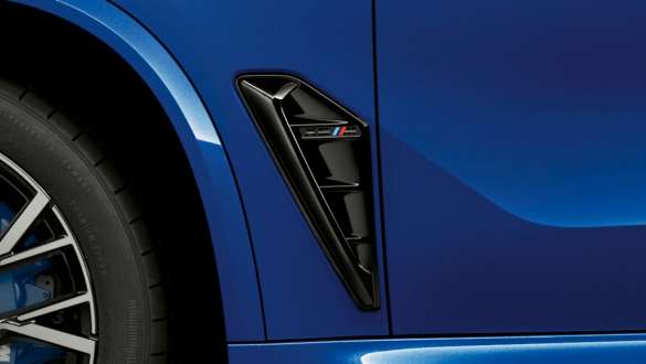 Ouïes M de la BMW X5 M Competition F95 Ouïes M, BMW X5 M Competition F95 2020 SUV en Marina Bay Blau metallic, extérieur