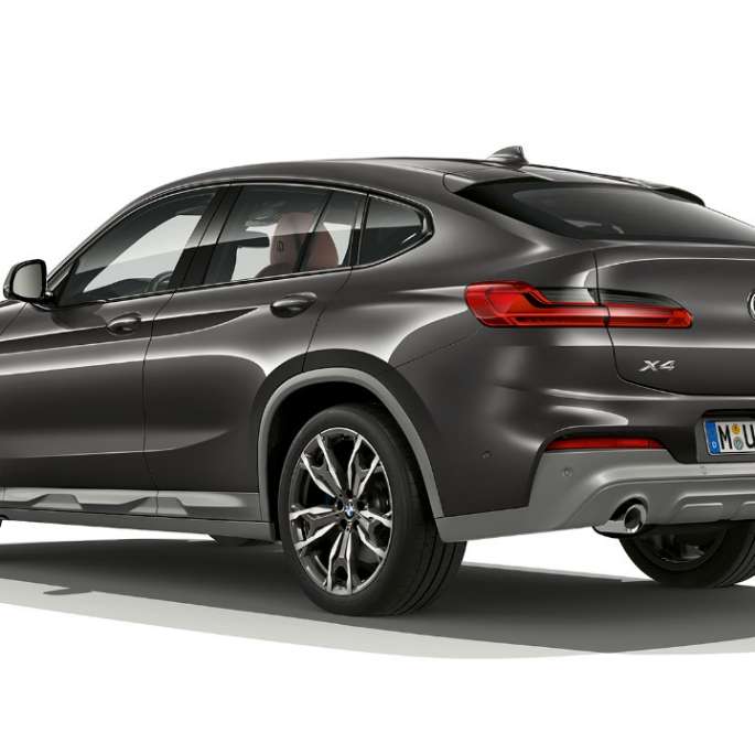 BMW X4 Modèle M Sport X, vue de trois quarts arrière BMW X4 xDrive30i Modèle M Sport X G02 2018 en Sophistograu Brillanteffekt vue de trois quarts arrière