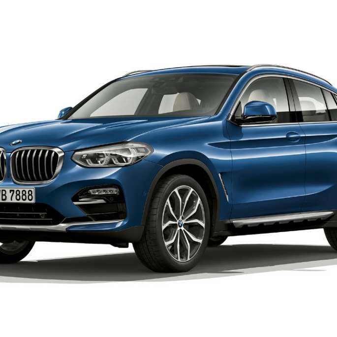 BMW X4 Modèle xLine vue de trois quarts avant BMW X4 xDrive20d, Modèle xLine G02 2018 en Phytonicblau, vue de trois quarts avant