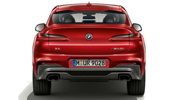 Poupe et feux arrière de la BMW X4 Poupe et feux arrière de la BMW X4 M40i G02 2018 en Flamencorot Brillanteffekt vue arrière