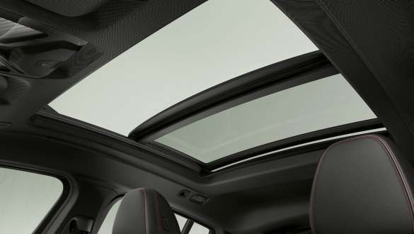 Toit ouvrant panoramique de la BMW X4 Toit ouvrant panoramique de la BMW X4 G02 2018 poste de conduite