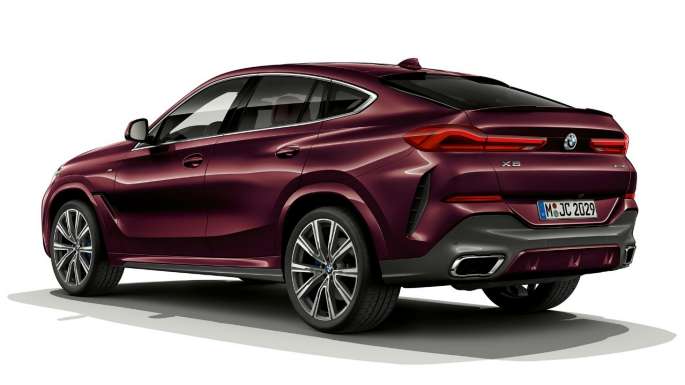 BMW X6 avec BMW Individual, arrière. Vue de trois quarts arrière de la BMW X6 avec BMW Individual.