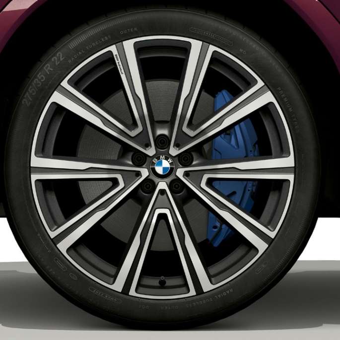 BMW X6 avec BMW Individual, jante en alliage léger. BMW X6 avec BMW Individual avec vue sur la jante en alliage léger.