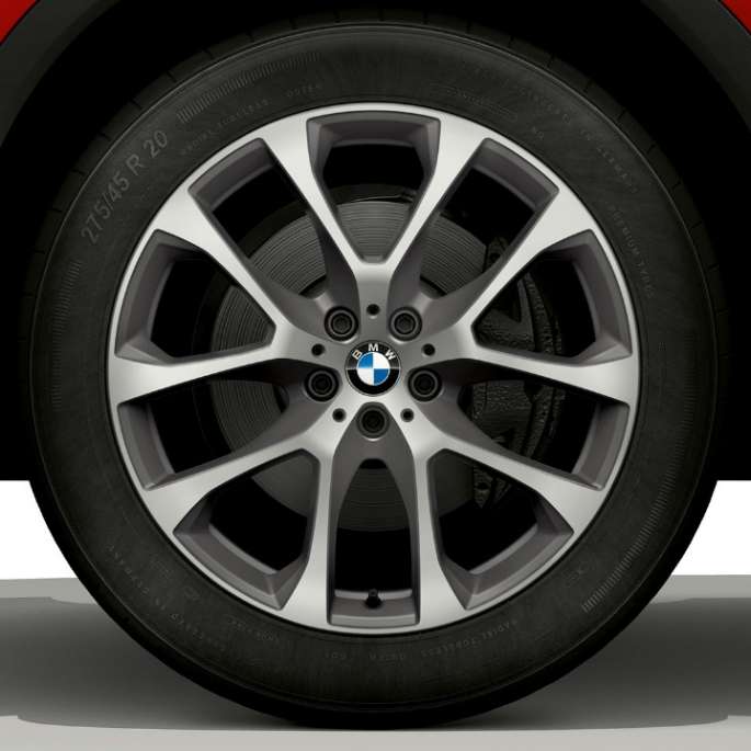 BMW X6 avec BMW xLine, jante en alliage léger. BMW X6 avec BMW xLine avec vue sur la jante en alliage léger.