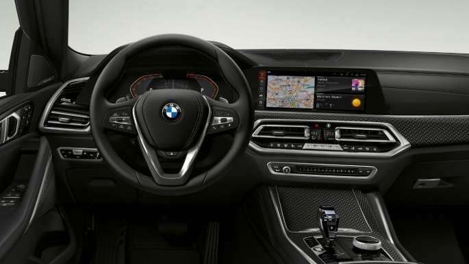 BMW X6 avec BMW xLine, poste de conduite. Intérieur de la BMW X6 avec BMW xLine, vue du poste de conduite.