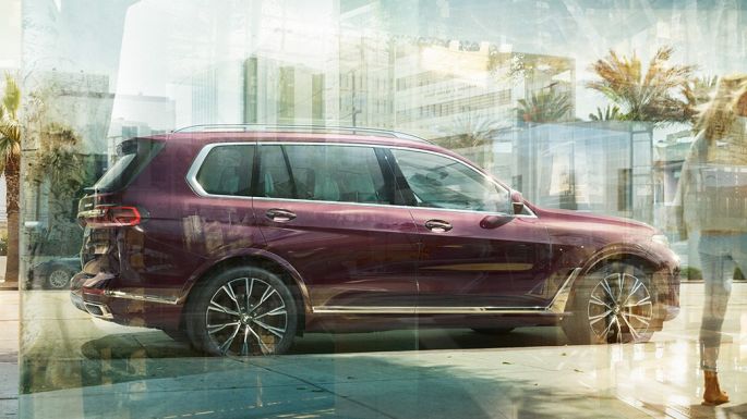 BMW Individual X7 xDrive40i, vue de profil Vue latérale d’une BMW X7 en Ametrin metallic