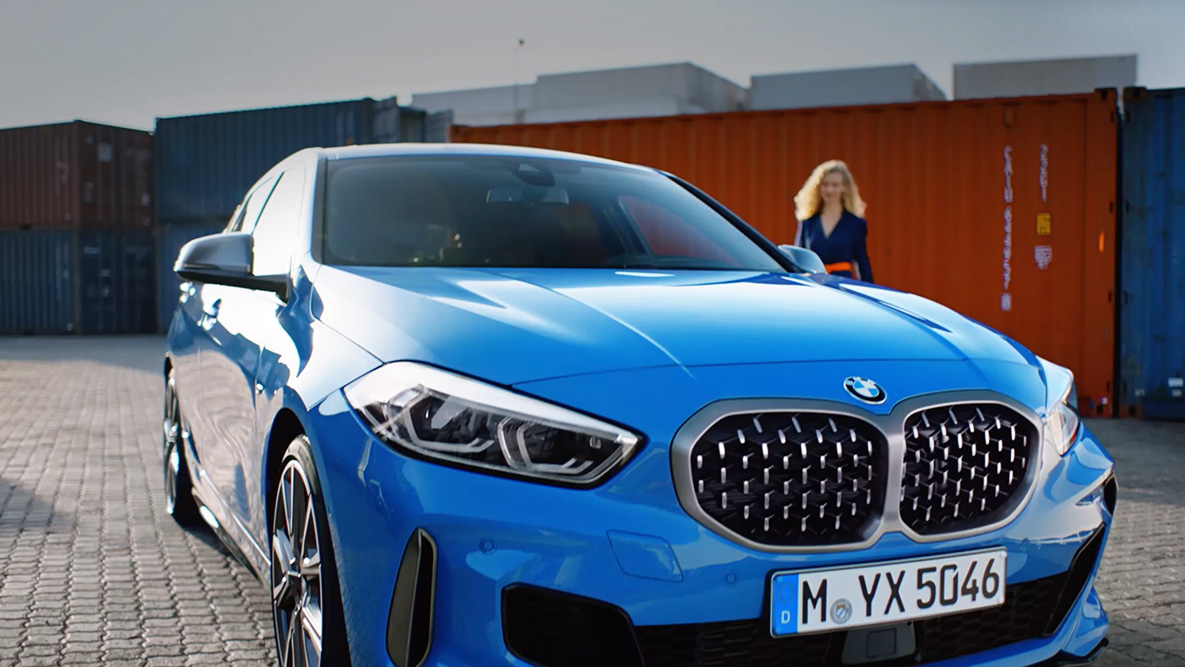 BMW Intelligent Personal Assistant. La BMW Série 1 avec assistant vocal BMW Intelligent Personal Assistant.