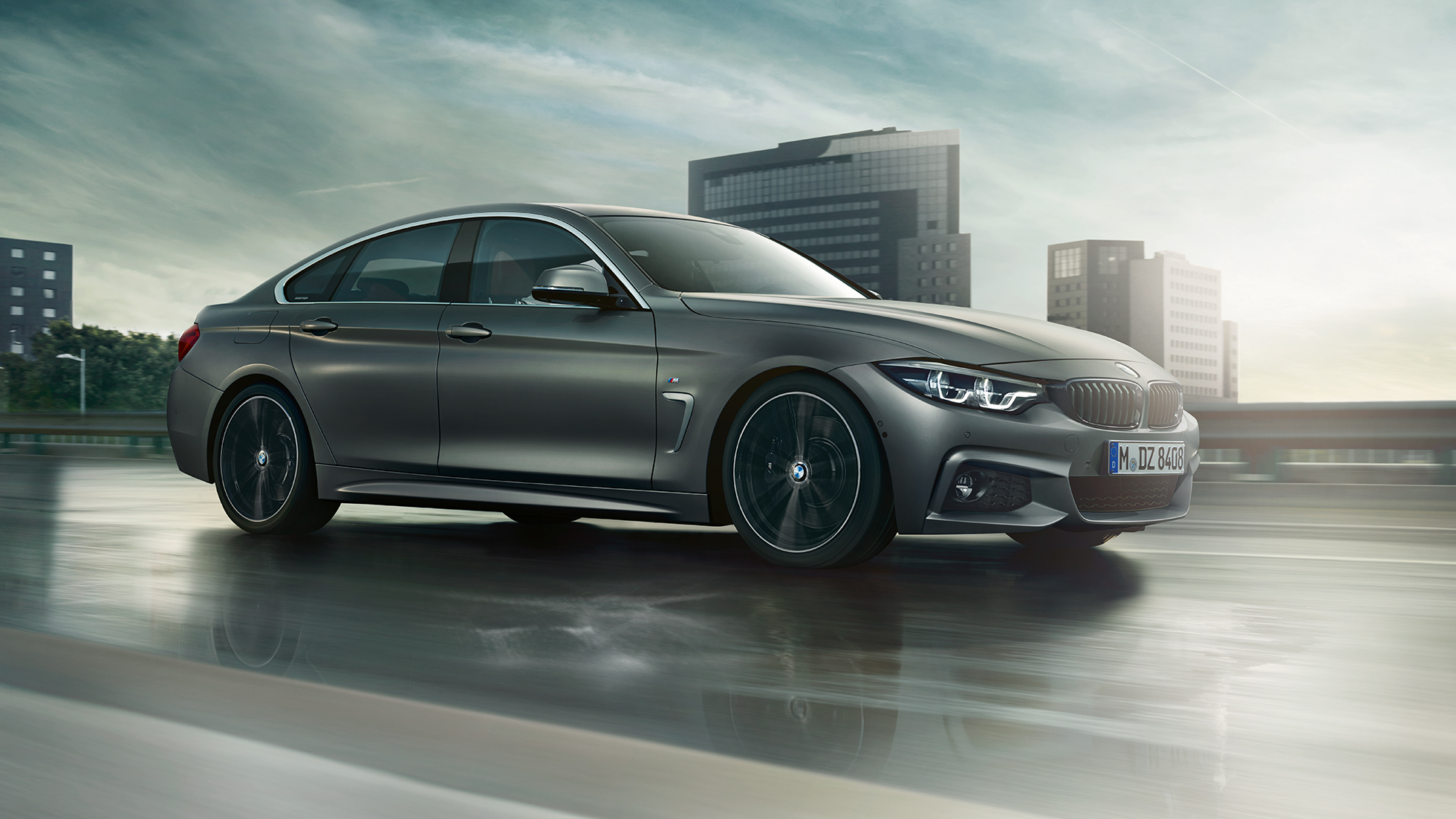 BMW Série 4 Gran Coupé en mouvement, vue de profil BMW Série 4 Gran Coupé en mouvement, vue de profil