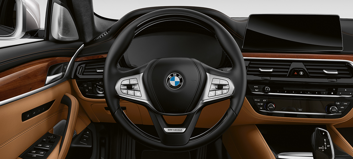 BMW Individual poste de conduite BMW Série 5 Berline BMW Individual BMW Série 5 Berline G30 Rhodonitsilber metallic poste de conduite