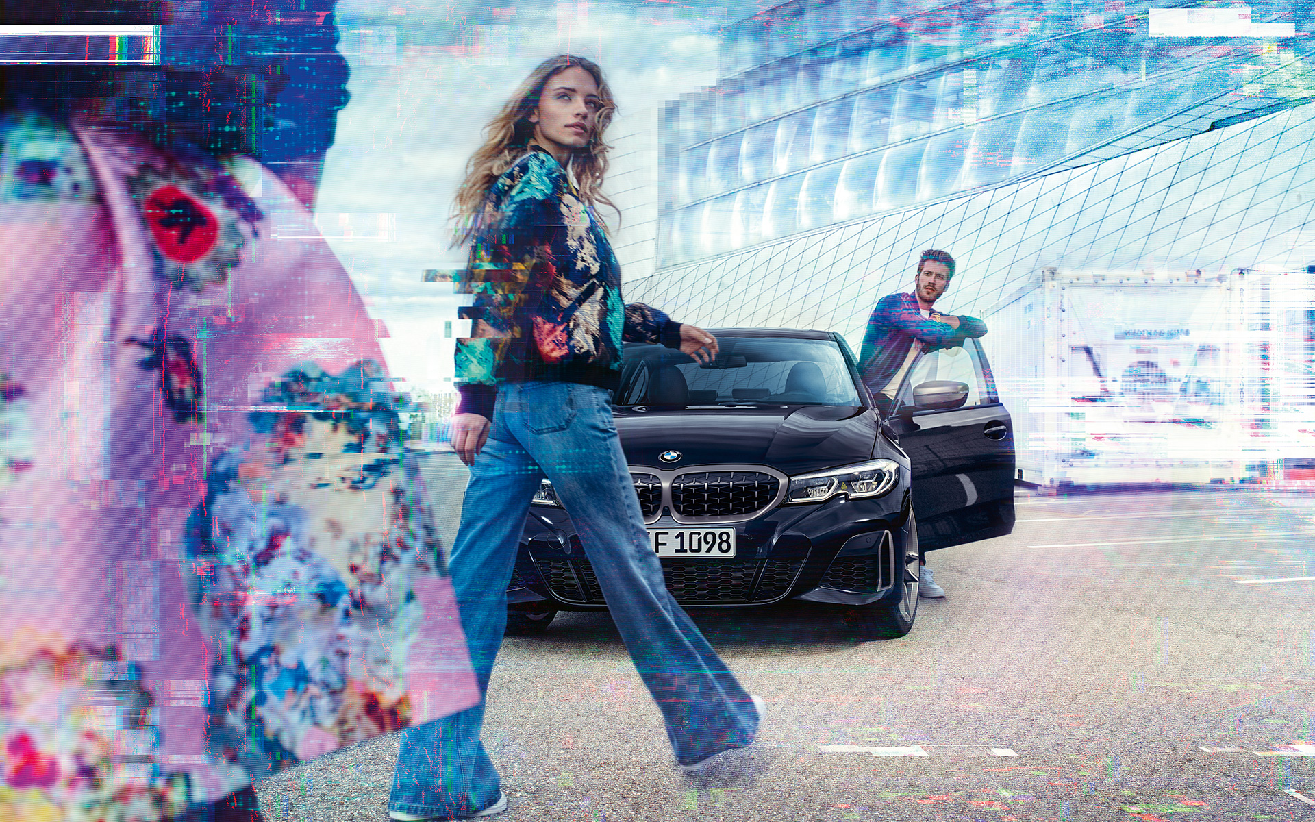 BMW M340i xDrive Berline G20 2020 Saphirschwarz metallic avec une femme et un homme