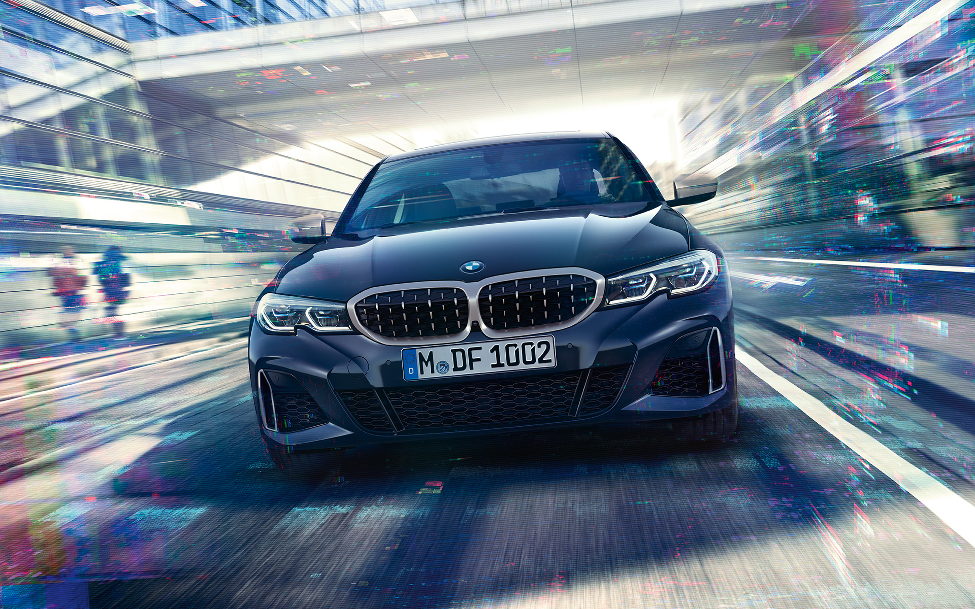 BMW M340i xDrive Berline G20 2020 en Saphirschwarz metallic, vue avant en mouvement