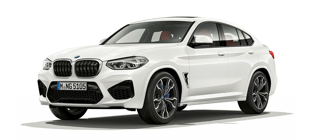 BMW X4 M Competition, vue de trois quarts de profil. Extérieur de la BMW X4 M en Alpinweiß, vue de trois quarts de profil.