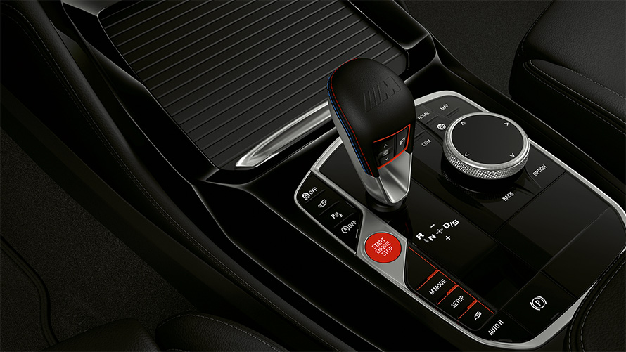 BMW X4 M Competition F98 LCI 2021 sélecteur de vitesses BMW X4 M Competition F98 LCI Facelift 2021 console centrale vue en gros plan sélecteur de vitesse M