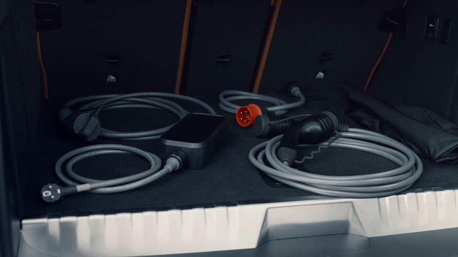 Plug-in hybrid BMW X3 xDrive30e G01 plug-in hybrid and charging cables 2021 Plug-in hybrid BMW X3 xDrive30e G01 Charging plug-in hybrid and different charging cables 2021