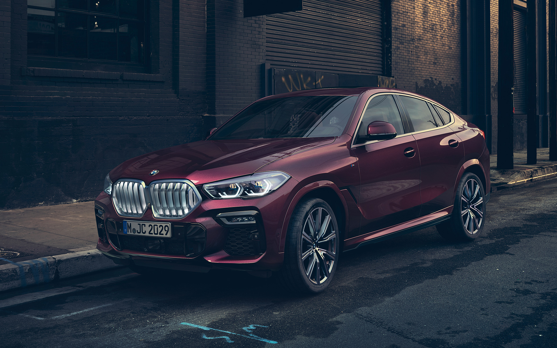 Vue de trois quarts avant BMW X6 Individual G06 2019 BMW X6 Individual G06 2019 Ametrin metallic vue de trois quarts avant