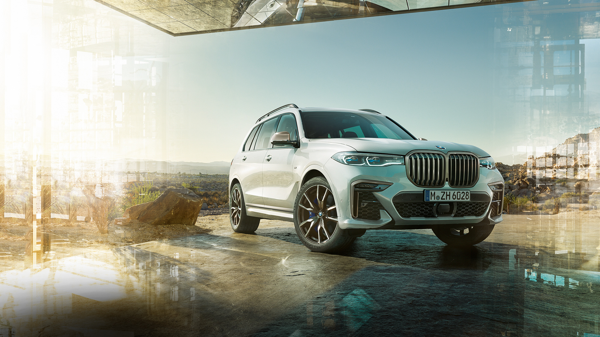 BMW X7 M50d vue de trois quarts avant BMW X7 M50d : vue de trois quarts avant d’une BMW X7 de couleur blanche