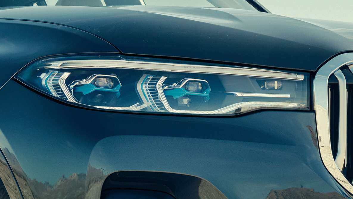 BMW Laser Lights BMW Laserlight : vue de trois quarts en gros plan de l’avant de la BMW X7