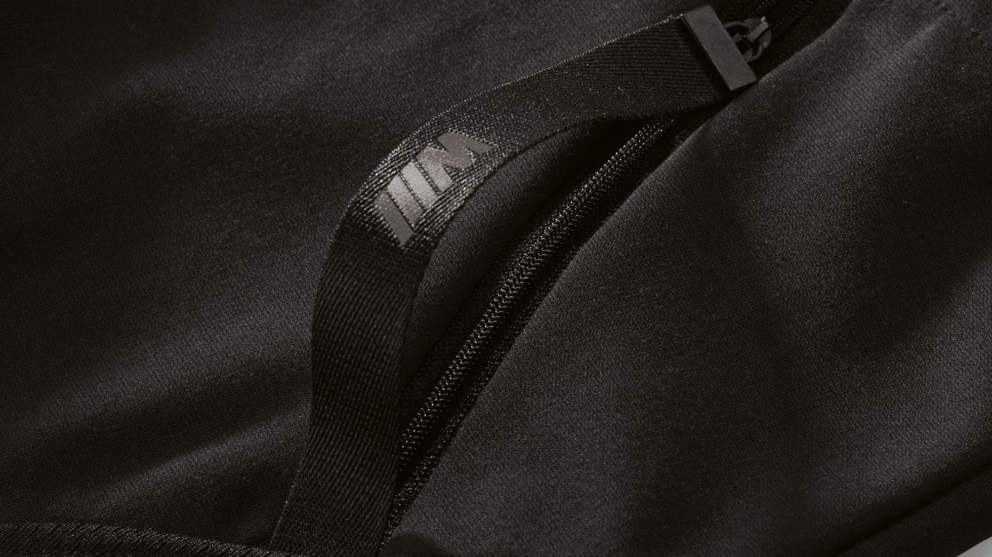 Veste homme BMW M. La photo montre un detail d’une veste homme BMW M, de la Collection BMW M.