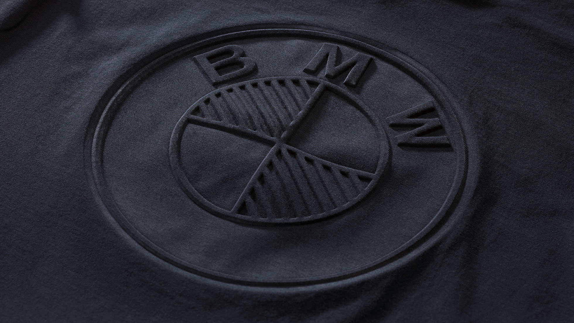 T-shirt femme BMW. La photo montre un detail du T-shirt femme BMW de la Collection BMW.