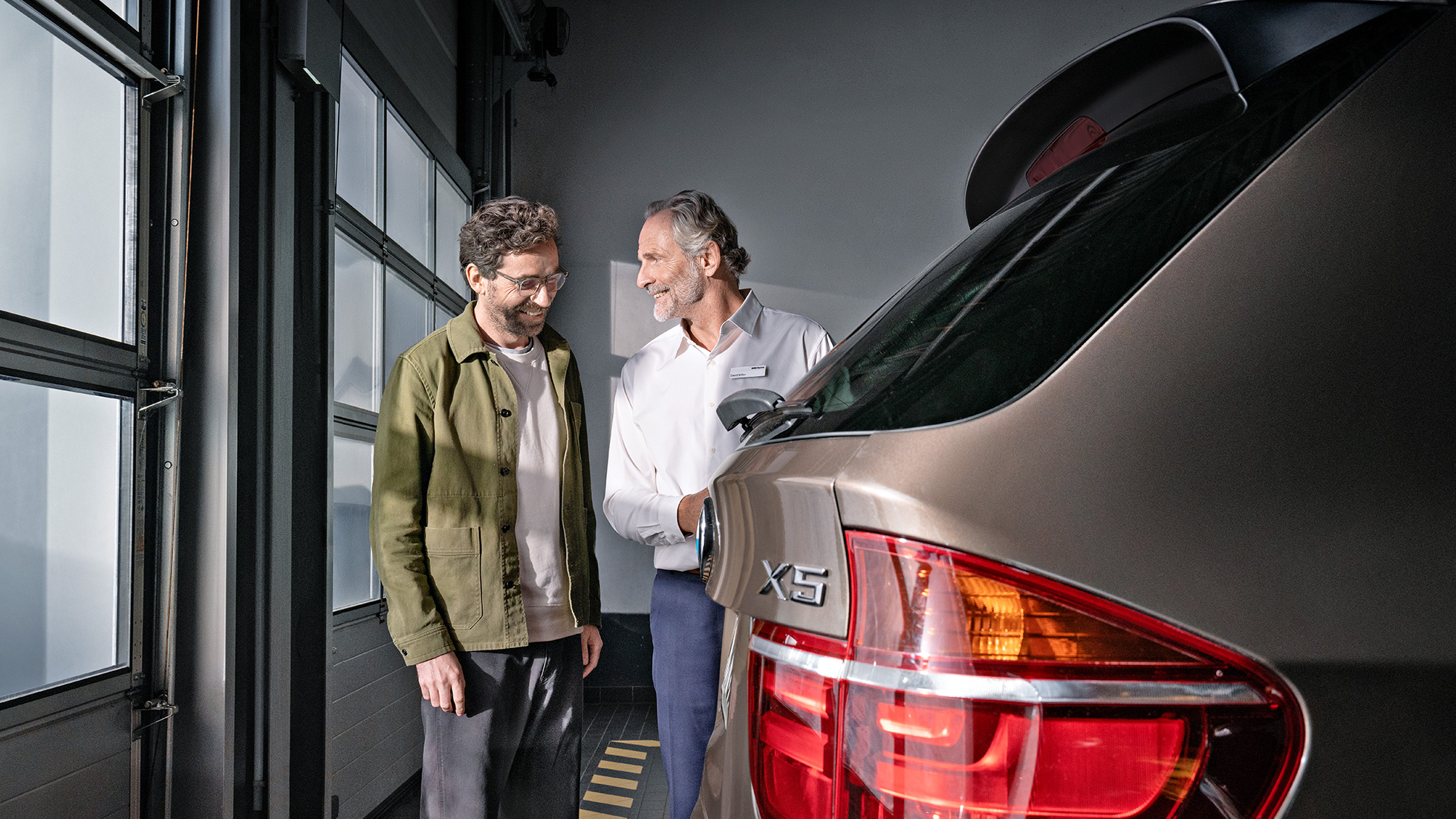 BMW Service BMW Value Service BMW Service BMW Value Service Homme avec un partenaire BMW